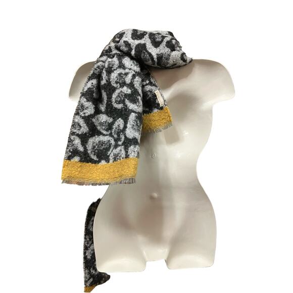 Collection Eighteen Women's B/W & Yellow Animal Print Pashmina Sweater Wrap OS - Picture 4 of 6